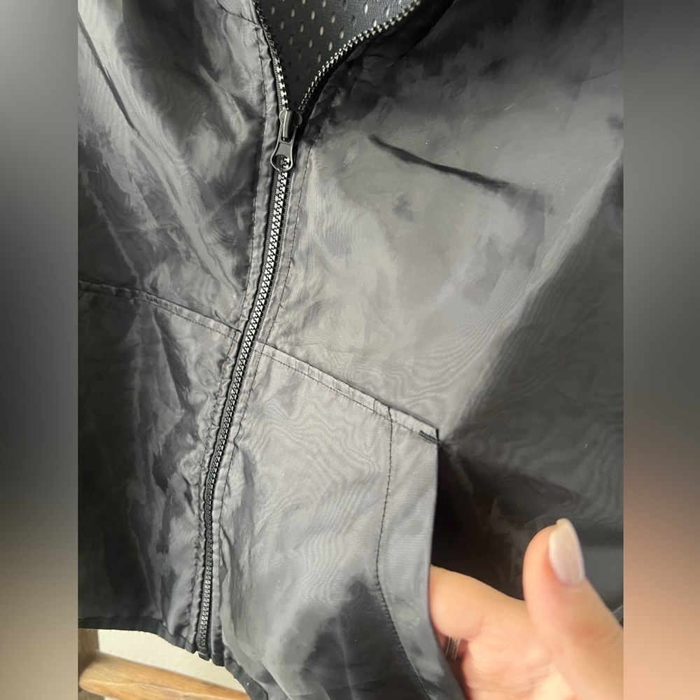 NWOT Champion - women’s black windbreaker size XS - Picture 4 of 5
